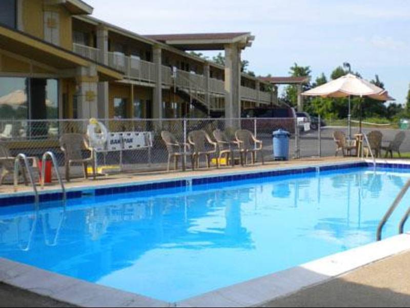Big Spring Inn Madisonville Exterior foto