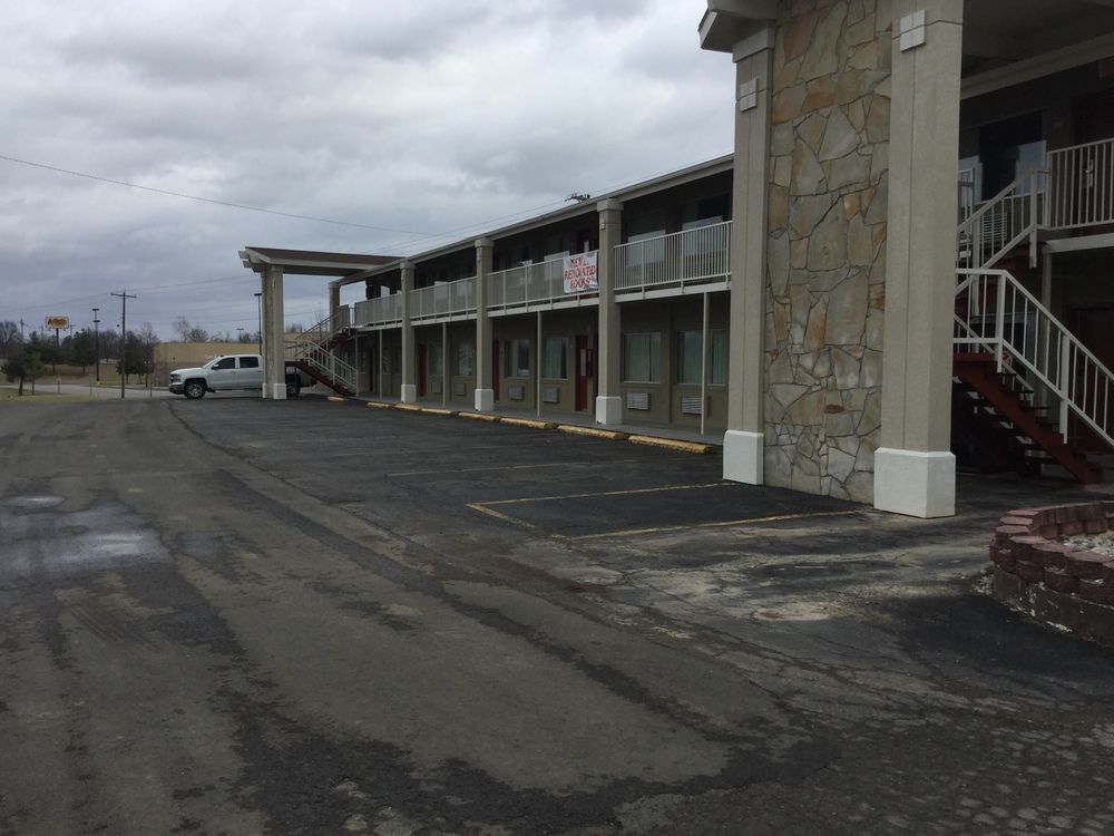 Big Spring Inn Madisonville Exterior foto