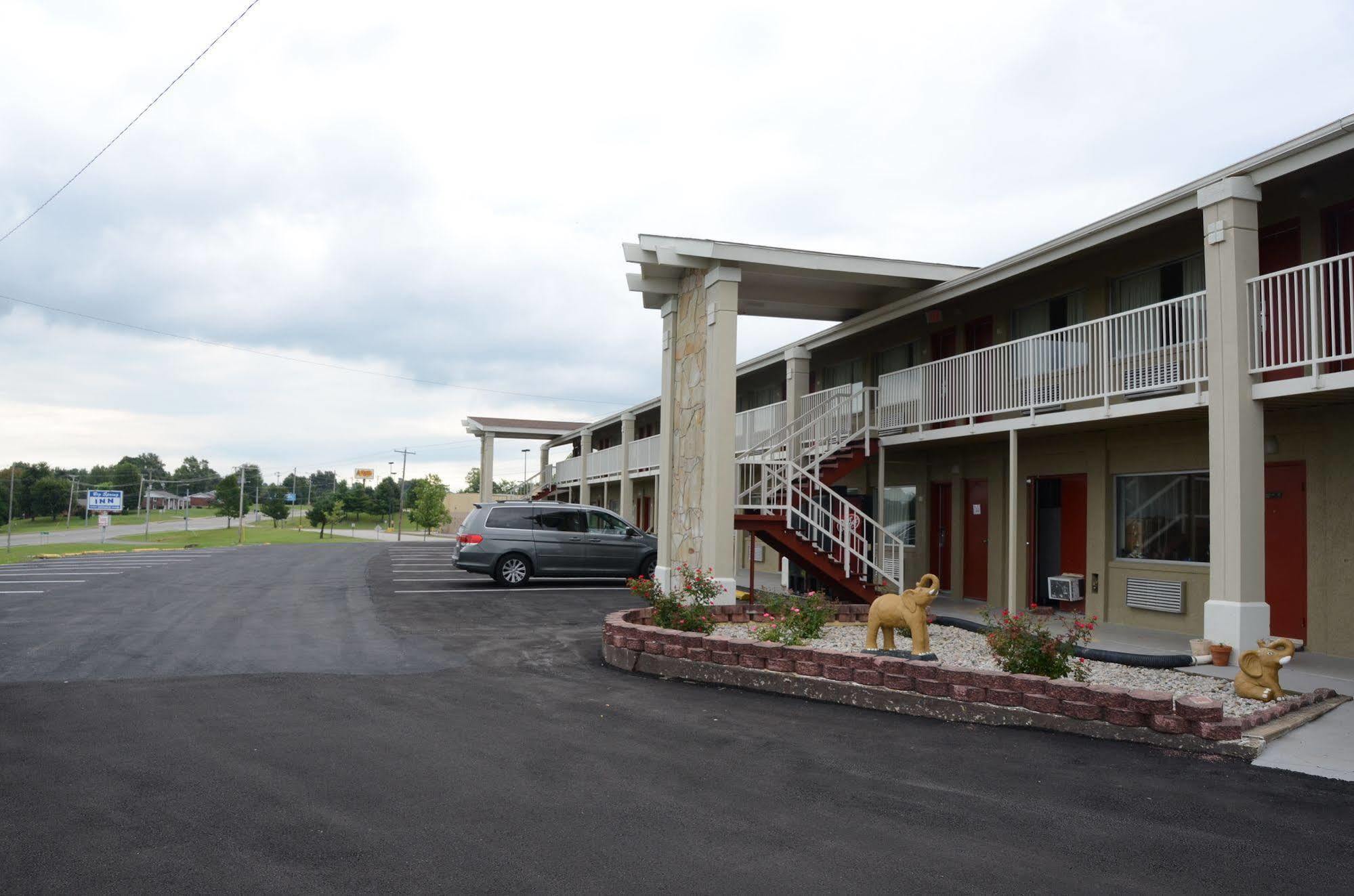 Big Spring Inn Madisonville Exterior foto