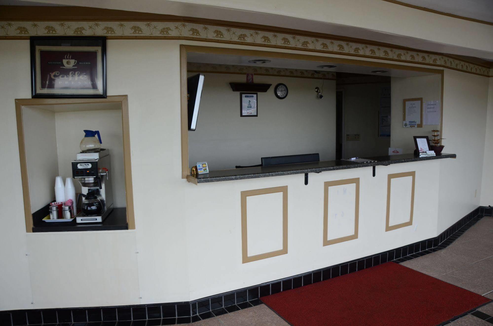 Big Spring Inn Madisonville Exterior foto